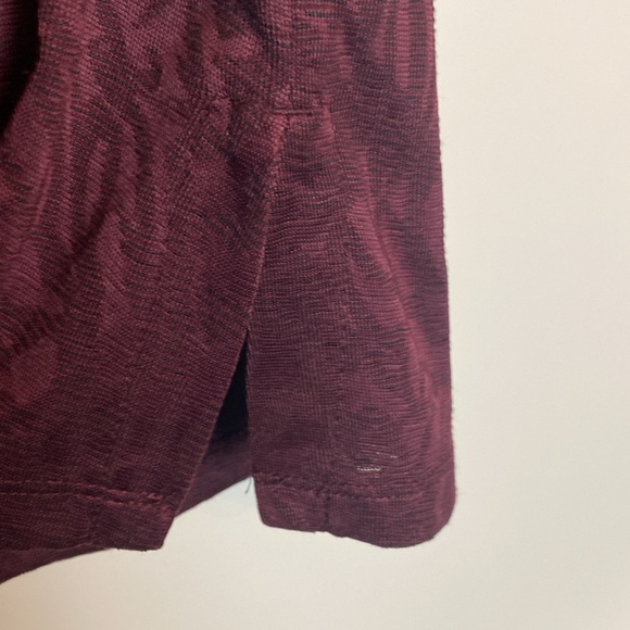 Chico’s Women Textured Ruched Sleeve Top Size 0 Maroon 3/4 Sleeves Blouse Office - Picture 4 of 11